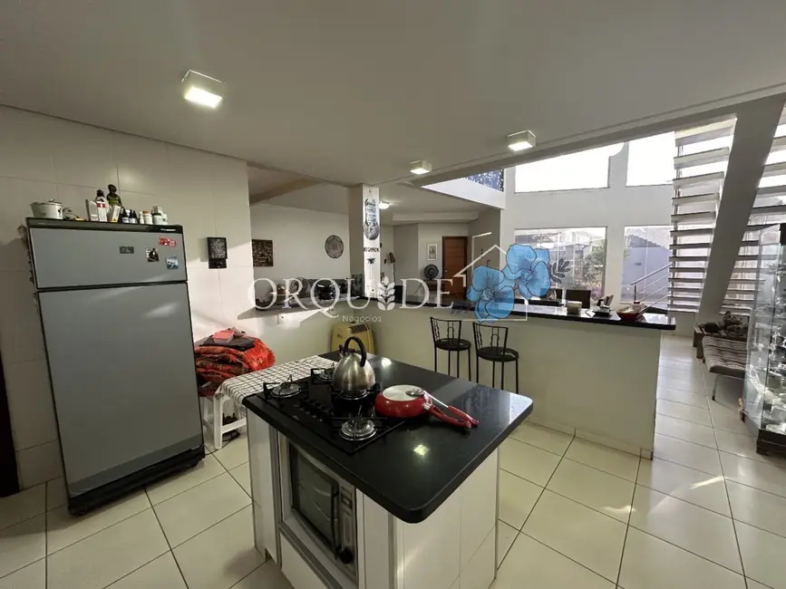 Casa com 3 quartos à venda, 192m2 em Parque Solar do Agreste B, Rio Verde - GO - imagem 3 Foto 3 de Casa com 3 quartos à venda, 192m2 em Parque Solar do Agreste B, Rio Verde - GO