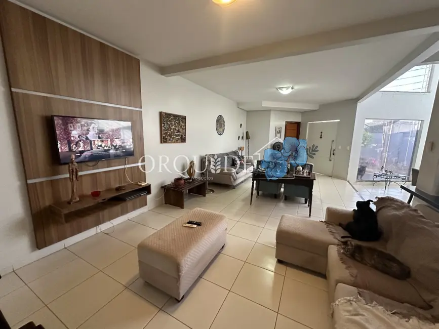 Casa com 3 quartos à venda, 192m2 em Parque Solar do Agreste B, Rio Verde - GO - imagem 2 Foto 2 de Casa com 3 quartos à venda, 192m2 em Parque Solar do Agreste B, Rio Verde - GO
