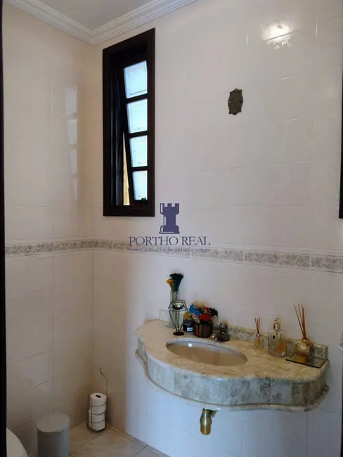 Sobrado com 5 quartos à venda, 270m2 em Centro, Campo Largo - PR - imagem 7 Foto 7 de Sobrado com 5 quartos à venda, 270m2 em Centro, Campo Largo - PR