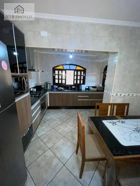 Foto 8 de Sobrado com 4 quartos à venda, 200m2 em Jardim Maria Virginia, São Paulo - SP