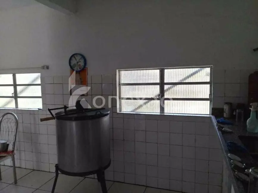 Sítio / Rancho com 3 quartos à venda, 300m2 em Paraibuna - SP - imagem 5 Foto 5 de Sítio / Rancho com 3 quartos à venda, 300m2 em Paraibuna - SP