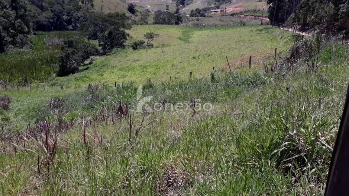 Sítio / Rancho com 3 quartos à venda, 200m2 em Paraibuna - SP - imagem 4 Foto 4 de Sítio / Rancho com 3 quartos à venda, 200m2 em Paraibuna - SP