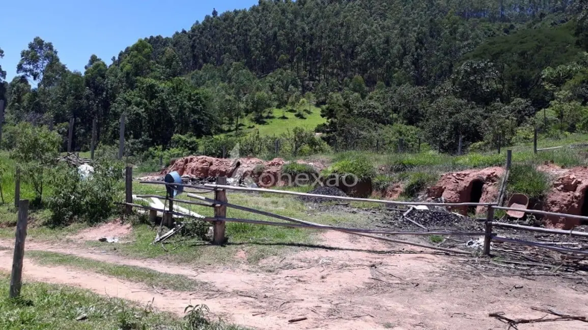 Sítio / Rancho com 3 quartos à venda, 200m2 em Paraibuna - SP - imagem 8 Foto 8 de Sítio / Rancho com 3 quartos à venda, 200m2 em Paraibuna - SP