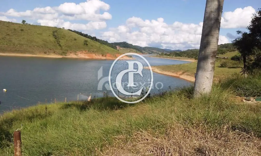 Chácara com 2 quartos à venda, 300m2 em Sao Jose Dos Campos - SP - imagem 2 Foto 2 de Chácara com 2 quartos à venda, 300m2 em Sao Jose Dos Campos - SP