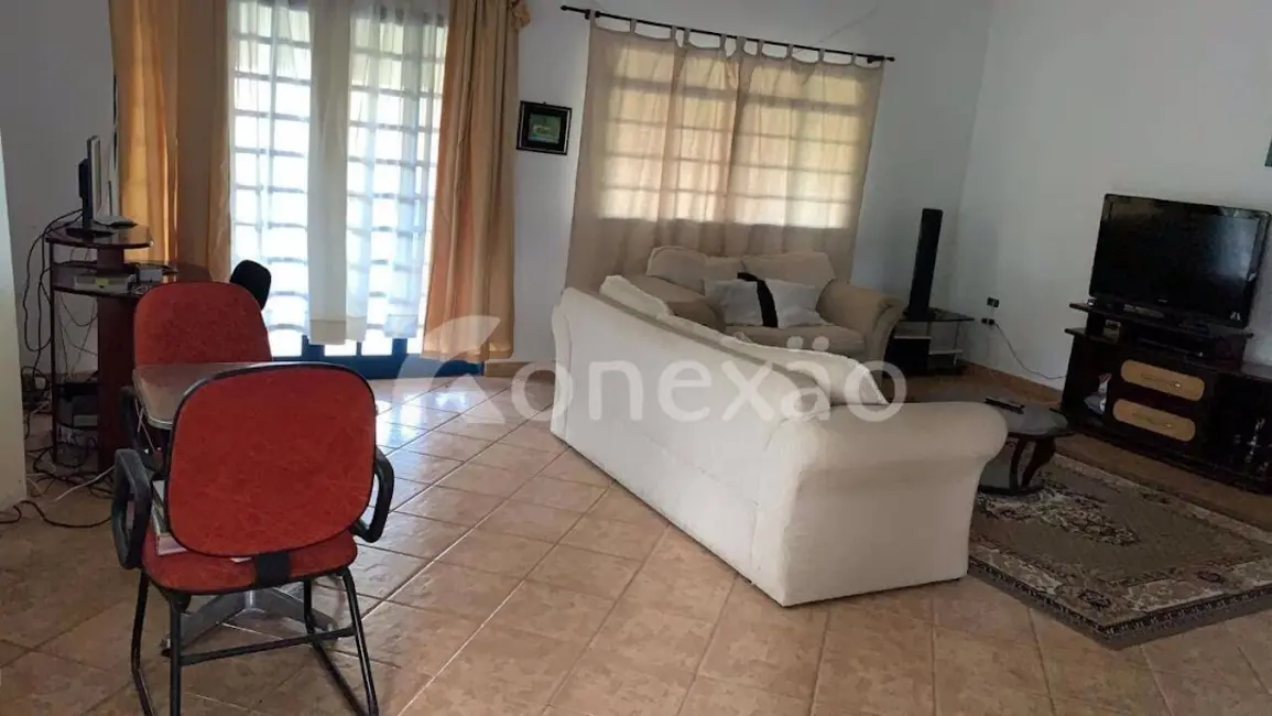 Chácara com 3 quartos à venda, 200m2 em Paraibuna - SP - imagem 7 Foto 7 de Chácara com 3 quartos à venda, 200m2 em Paraibuna - SP