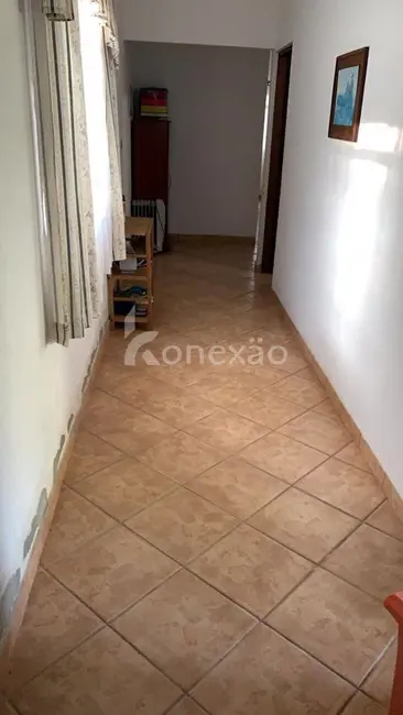 Chácara com 3 quartos à venda, 200m2 em Paraibuna - SP - imagem 8 Foto 8 de Chácara com 3 quartos à venda, 200m2 em Paraibuna - SP