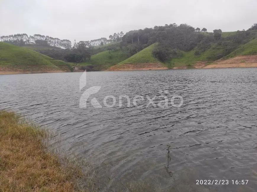 Chácara com 3 quartos à venda, 200m2 em Paraibuna - SP - imagem 5 Foto 5 de Chácara com 3 quartos à venda, 200m2 em Paraibuna - SP