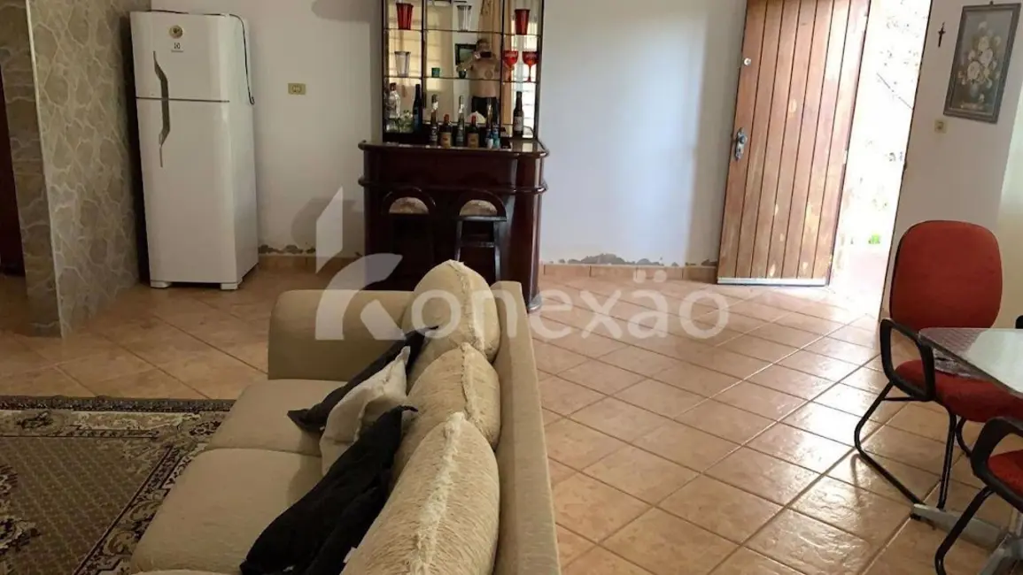 Chácara com 3 quartos à venda, 200m2 em Paraibuna - SP - imagem 4 Foto 4 de Chácara com 3 quartos à venda, 200m2 em Paraibuna - SP
