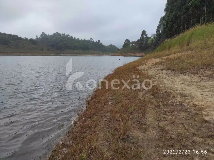 Chácara com 3 quartos à venda, 200m2 em Paraibuna - SP - imagem 3 Foto 3 de Chácara com 3 quartos à venda, 200m2 em Paraibuna - SP