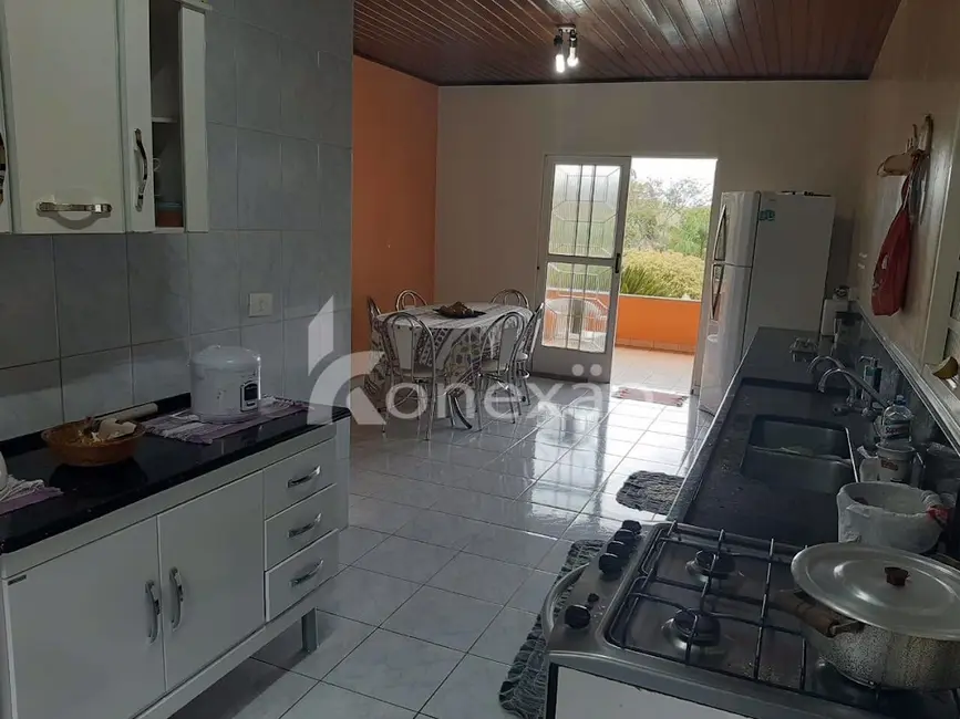 Chácara com 3 quartos à venda, 200m2 em Paraibuna - SP - imagem 3 Foto 3 de Chácara com 3 quartos à venda, 200m2 em Paraibuna - SP