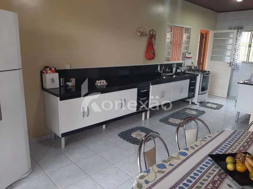 Chácara com 3 quartos à venda, 200m2 em Paraibuna - SP - imagem 2 Foto 2 de Chácara com 3 quartos à venda, 200m2 em Paraibuna - SP