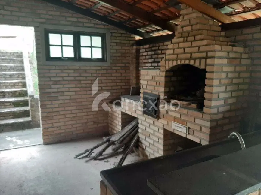 Chácara com 2 quartos à venda, 200m2 em Paraibuna - SP - imagem 3 Foto 3 de Chácara com 2 quartos à venda, 200m2 em Paraibuna - SP
