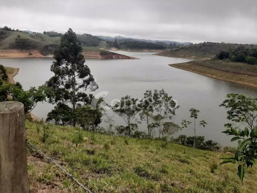Chácara com 2 quartos à venda, 200m2 em Paraibuna - SP - imagem 4 Foto 4 de Chácara com 2 quartos à venda, 200m2 em Paraibuna - SP