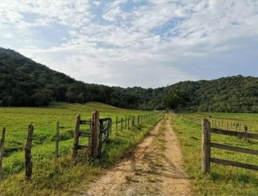 Foto 6 de Fazenda / Haras com 1 quarto à venda, 90m2 em Oliveira Barros, Miracatu - SP