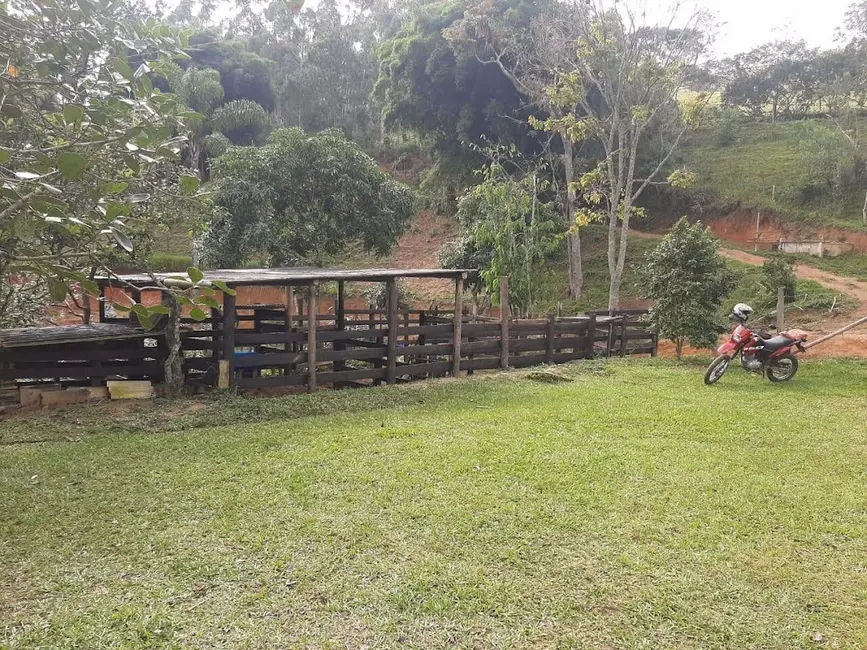 Sítio / Rancho com 2 quartos à venda, 100m2 em Centro, Paraibuna - SP - imagem 2 Foto 2 de Sítio / Rancho com 2 quartos à venda, 100m2 em Centro, Paraibuna - SP