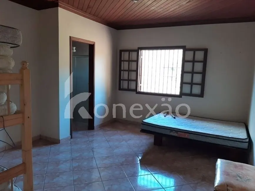Chácara com 6 quartos à venda, 350m2 em Centro, Paraibuna - SP - imagem 9 Foto 9 de Chácara com 6 quartos à venda, 350m2 em Centro, Paraibuna - SP