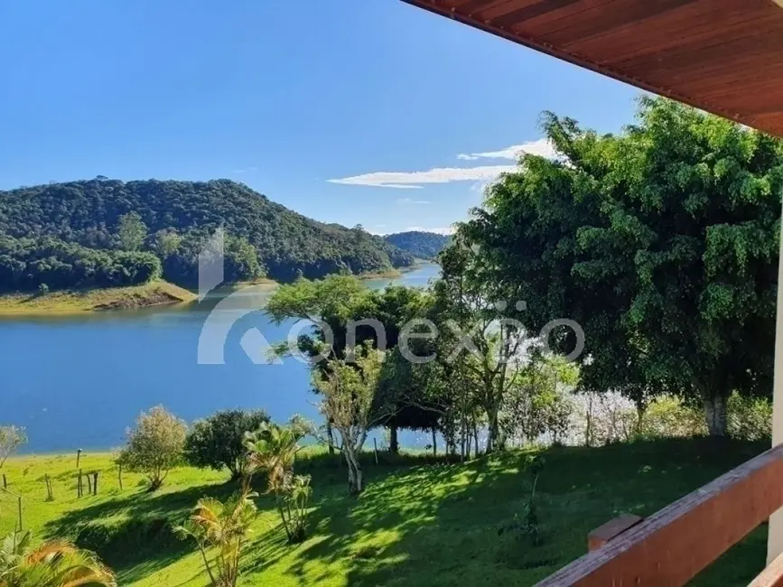 Chácara com 6 quartos à venda, 350m2 em Centro, Paraibuna - SP - imagem 2 Foto 2 de Chácara com 6 quartos à venda, 350m2 em Centro, Paraibuna - SP