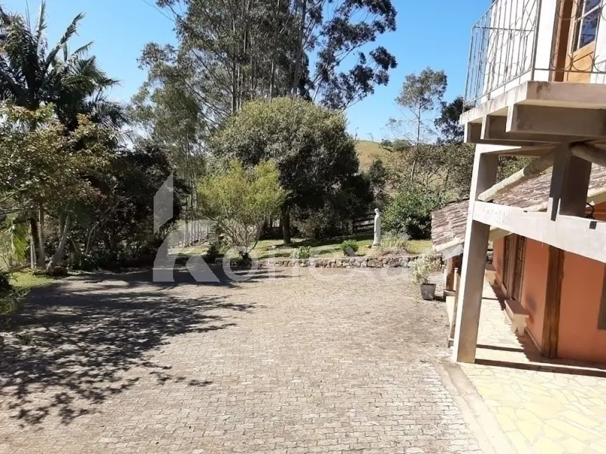 Sítio / Rancho com 3 quartos à venda, 200m2 em Paraibuna - SP - imagem 2 Foto 2 de Sítio / Rancho com 3 quartos à venda, 200m2 em Paraibuna - SP