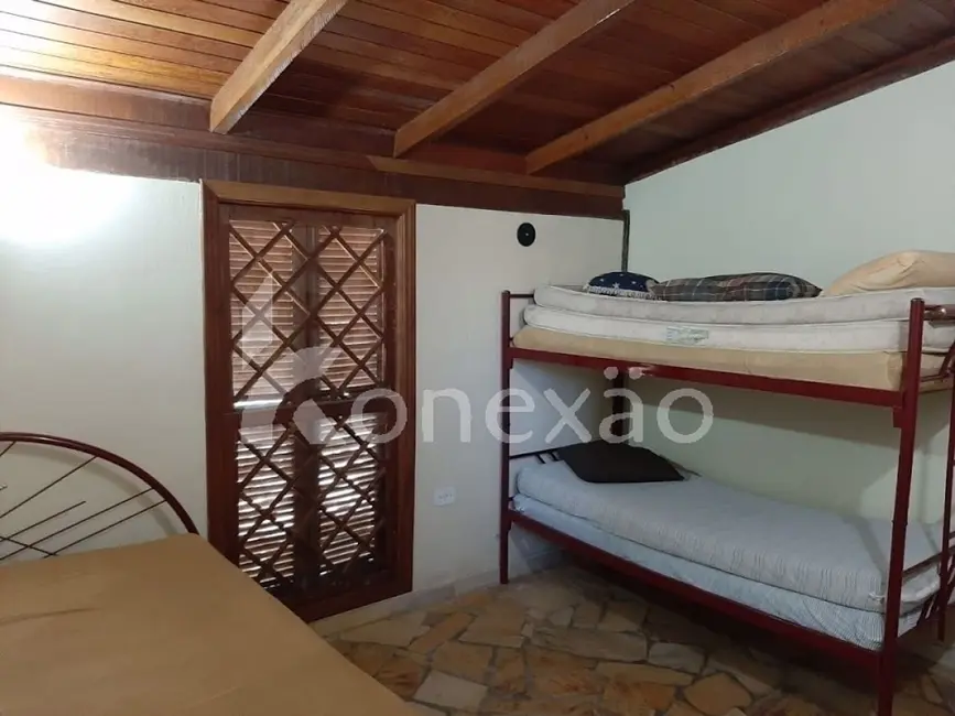 Sítio / Rancho com 3 quartos à venda, 200m2 em Paraibuna - SP - imagem 9 Foto 9 de Sítio / Rancho com 3 quartos à venda, 200m2 em Paraibuna - SP