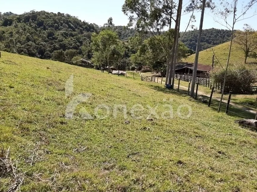 Sítio / Rancho com 3 quartos à venda, 200m2 em Paraibuna - SP - imagem 5 Foto 5 de Sítio / Rancho com 3 quartos à venda, 200m2 em Paraibuna - SP