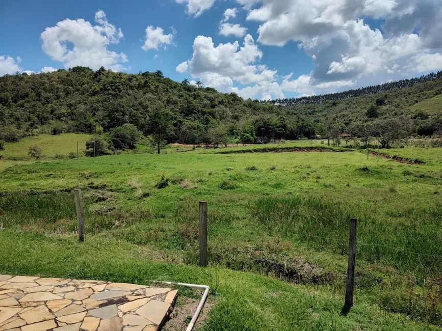 Sítio / Rancho com 3 quartos à venda, 200m2 em Jacarei - SP - imagem 2 Foto 2 de Sítio / Rancho com 3 quartos à venda, 200m2 em Jacarei - SP