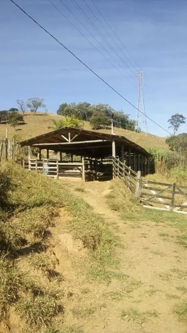 Sítio / Rancho com 3 quartos à venda, 100m2 em Centro, Paraibuna - SP - imagem 3 Foto 3 de Sítio / Rancho com 3 quartos à venda, 100m2 em Centro, Paraibuna - SP