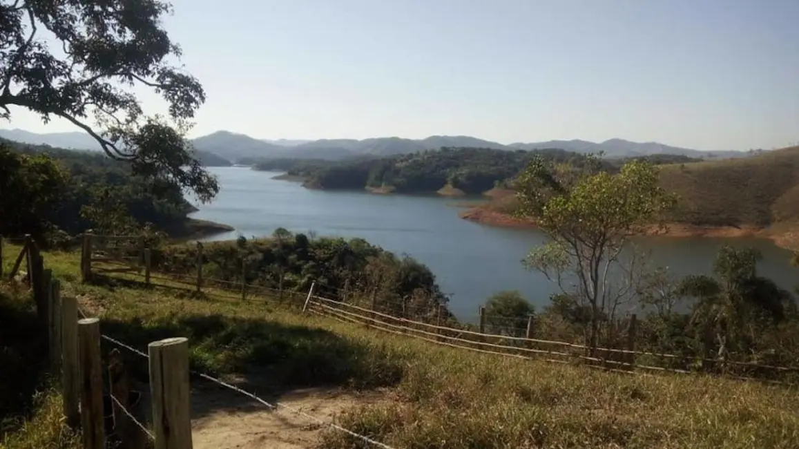 Sítio / Rancho com 3 quartos à venda, 100m2 em Centro, Paraibuna - SP - imagem 1 Foto 1 de Sítio / Rancho com 3 quartos à venda, 100m2 em Centro, Paraibuna - SP