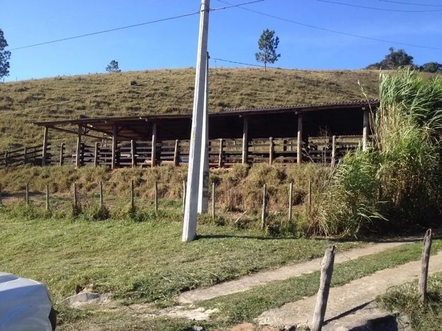Sítio / Rancho com 3 quartos à venda, 100m2 em Centro, Paraibuna - SP - imagem 4 Foto 4 de Sítio / Rancho com 3 quartos à venda, 100m2 em Centro, Paraibuna - SP