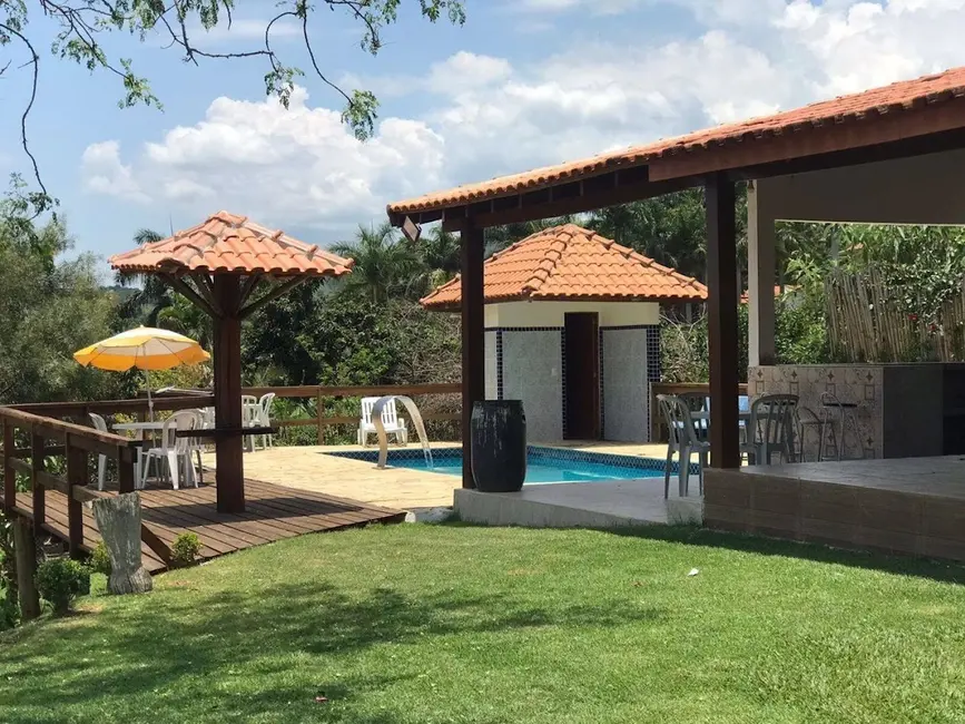 Chácara com 3 quartos à venda, 200m2 em Centro, Paraibuna - SP - imagem 1 Foto 1 de Chácara com 3 quartos à venda, 200m2 em Centro, Paraibuna - SP