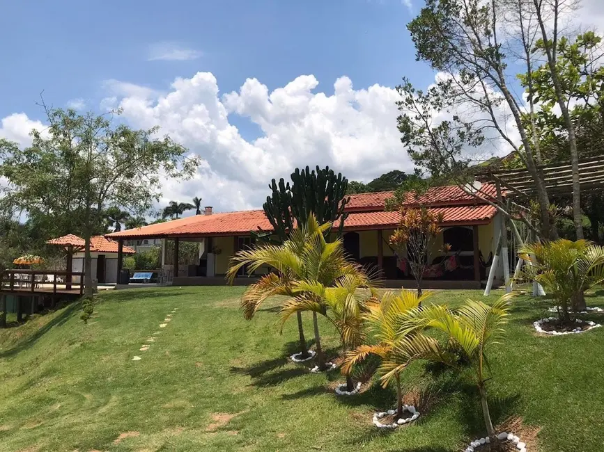 Chácara com 3 quartos à venda, 200m2 em Centro, Paraibuna - SP - imagem 2 Foto 2 de Chácara com 3 quartos à venda, 200m2 em Centro, Paraibuna - SP