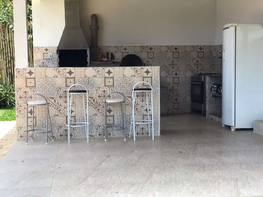 Chácara com 3 quartos à venda, 200m2 em Centro, Paraibuna - SP - imagem 3 Foto 3 de Chácara com 3 quartos à venda, 200m2 em Centro, Paraibuna - SP