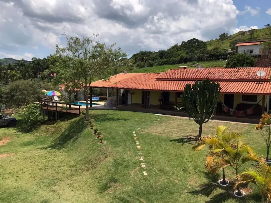 Chácara com 3 quartos à venda, 200m2 em Centro, Paraibuna - SP - imagem 9 Foto 9 de Chácara com 3 quartos à venda, 200m2 em Centro, Paraibuna - SP