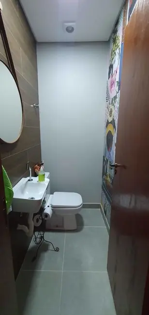 Chácara com 3 quartos à venda, 250m2 em Centro, Jambeiro - SP - imagem 4 Foto 4 de Chácara com 3 quartos à venda, 250m2 em Centro, Jambeiro - SP