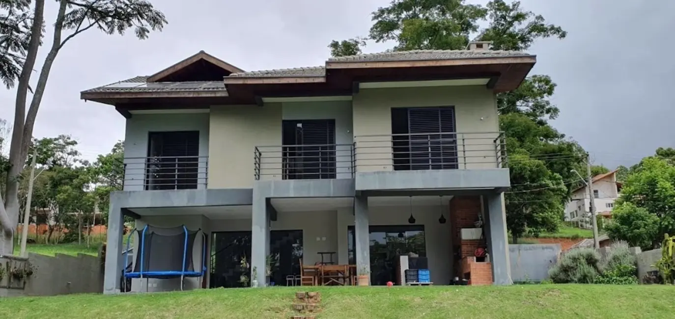 Chácara com 3 quartos à venda, 250m2 em Centro, Jambeiro - SP - imagem 1 Foto 1 de Chácara com 3 quartos à venda, 250m2 em Centro, Jambeiro - SP