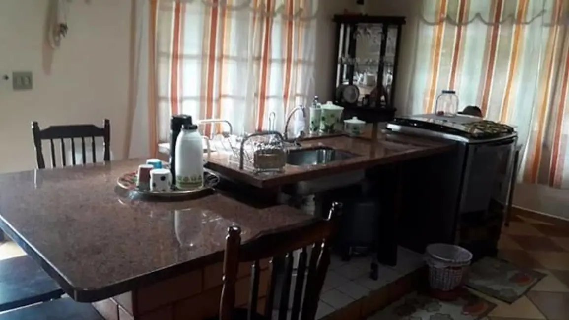 Chácara com 3 quartos à venda, 100m2 em Centro, Paraibuna - SP - imagem 5 Foto 5 de Chácara com 3 quartos à venda, 100m2 em Centro, Paraibuna - SP