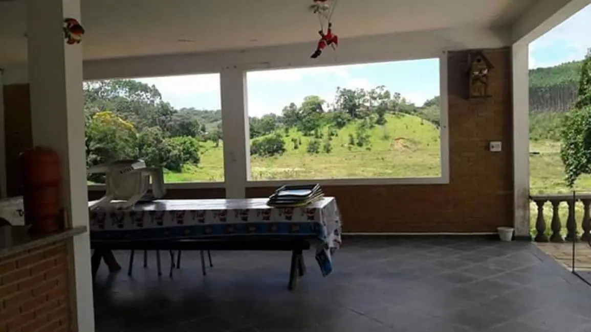 Chácara com 3 quartos à venda, 100m2 em Centro, Paraibuna - SP - imagem 3 Foto 3 de Chácara com 3 quartos à venda, 100m2 em Centro, Paraibuna - SP