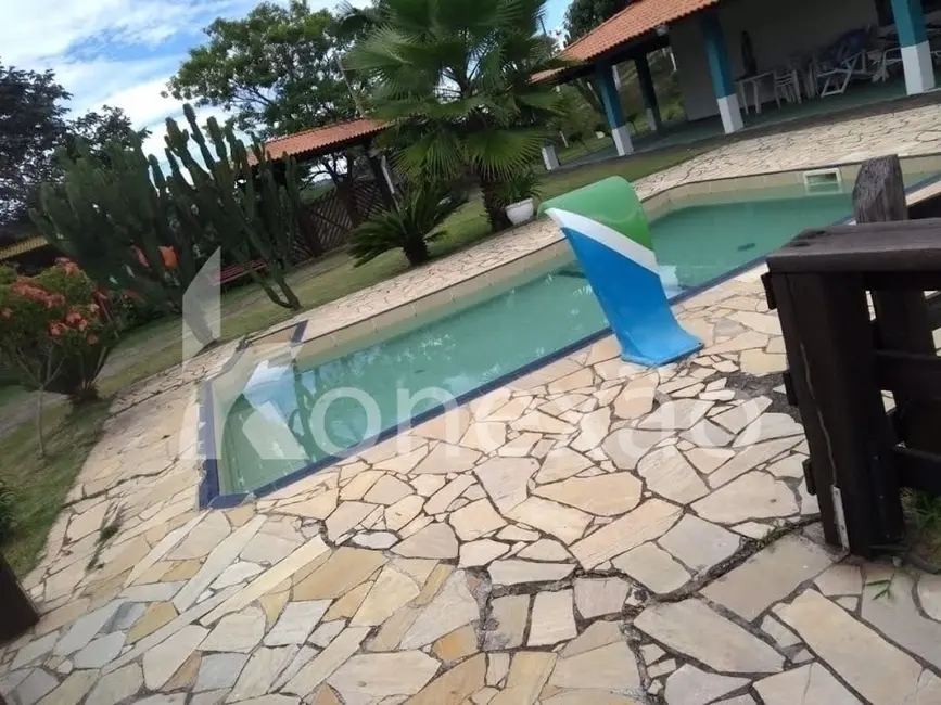 Chácara com 3 quartos à venda, 200m2 em Paraibuna - SP - imagem 1 Foto 1 de Chácara com 3 quartos à venda, 200m2 em Paraibuna - SP