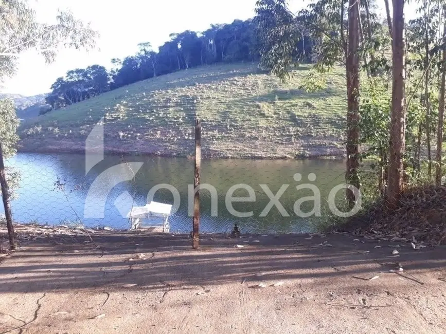 Chácara com 3 quartos à venda, 200m2 em Paraibuna - SP - imagem 3 Foto 3 de Chácara com 3 quartos à venda, 200m2 em Paraibuna - SP