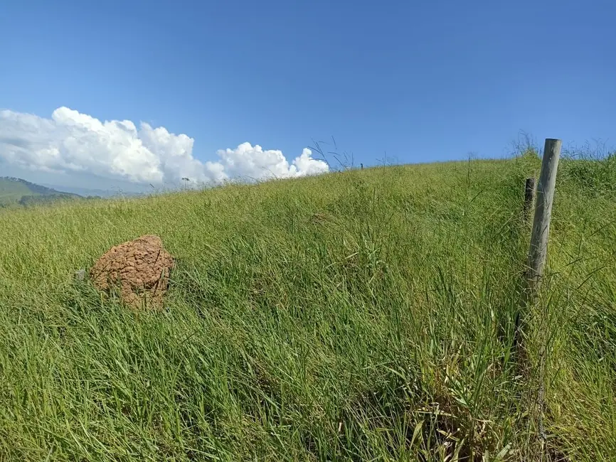 Sítio / Rancho com 4 quartos à venda, 200m2 em Centro, Paraibuna - SP - imagem 3 Foto 3 de Sítio / Rancho com 4 quartos à venda, 200m2 em Centro, Paraibuna - SP