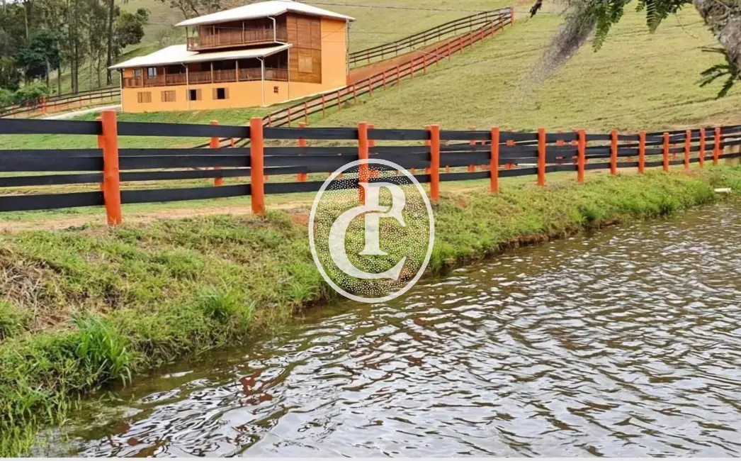 Sítio / Rancho com 4 quartos à venda, 115m2 em Centro, Paraibuna - SP - imagem 1 Foto 1 de Sítio / Rancho com 4 quartos à venda, 115m2 em Centro, Paraibuna - SP