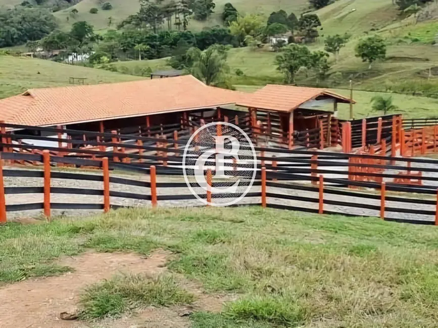 Sítio / Rancho com 4 quartos à venda, 115m2 em Centro, Paraibuna - SP - imagem 2 Foto 2 de Sítio / Rancho com 4 quartos à venda, 115m2 em Centro, Paraibuna - SP