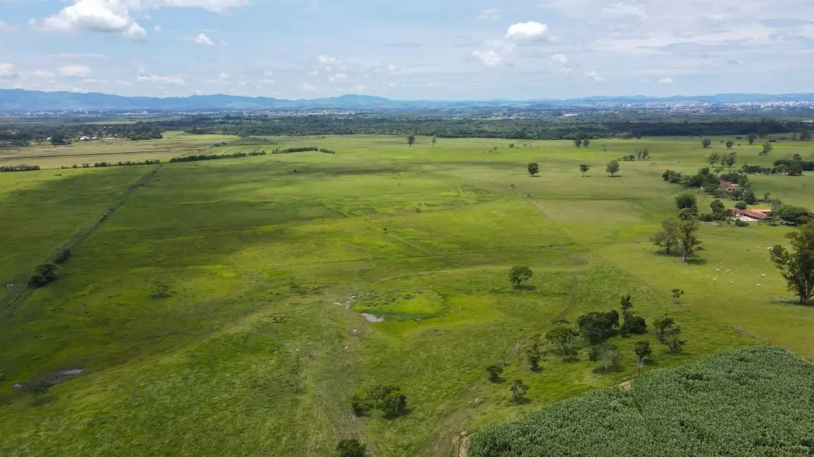 Foto 3 de Fazenda / Haras com 3 quartos à venda, 100m2 em Centro, Pindamonhangaba - SP
