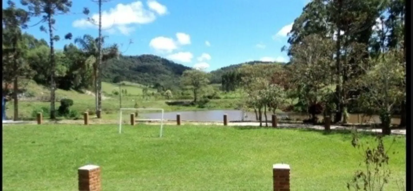 Foto 1 de Fazenda / Haras com 4 quartos à venda, 300m2 em Centro, Guaratingueta - SP