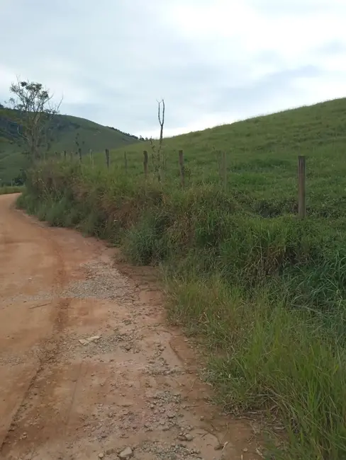 Sítio / Rancho com 4 quartos à venda, 300m2 em Centro, Paraibuna - SP - imagem 9 Foto 9 de Sítio / Rancho com 4 quartos à venda, 300m2 em Centro, Paraibuna - SP