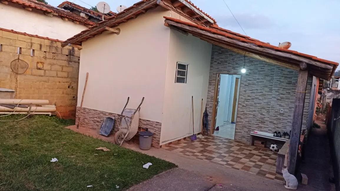 Chácara com 4 quartos à venda, 100m2 em Paraibuna - SP - imagem 1 Foto 1 de Chácara com 4 quartos à venda, 100m2 em Paraibuna - SP