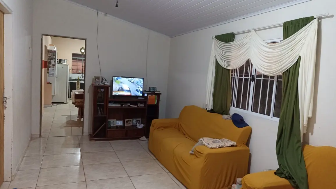 Chácara com 4 quartos à venda, 100m2 em Paraibuna - SP - imagem 3 Foto 3 de Chácara com 4 quartos à venda, 100m2 em Paraibuna - SP