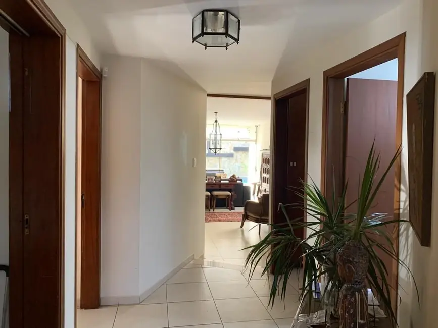 Sobrado com 4 quartos à venda, 339m2 em Sao Jose Dos Campos - SP - imagem 2 Foto 2 de Sobrado com 4 quartos à venda, 339m2 em Sao Jose Dos Campos - SP