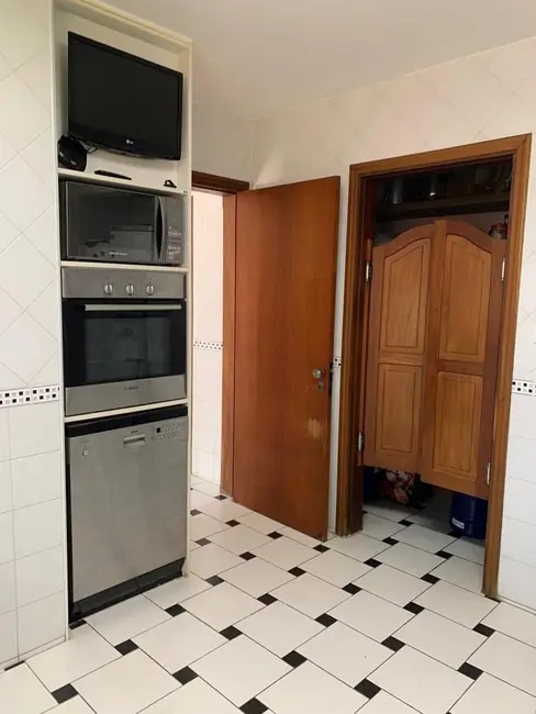 Sobrado com 4 quartos à venda, 339m2 em Sao Jose Dos Campos - SP - imagem 7 Foto 7 de Sobrado com 4 quartos à venda, 339m2 em Sao Jose Dos Campos - SP