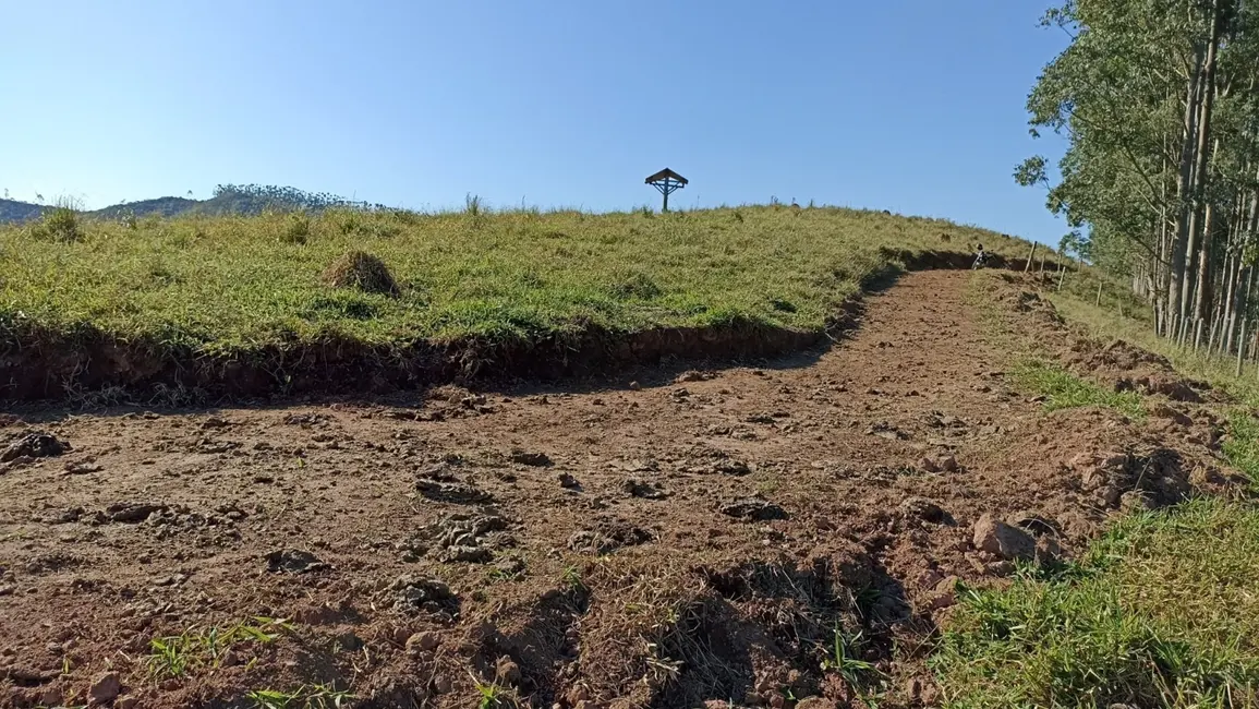 Chácara à venda, 150m2 em Paraibuna - SP - imagem 2 Foto 2 de Chácara à venda, 150m2 em Paraibuna - SP