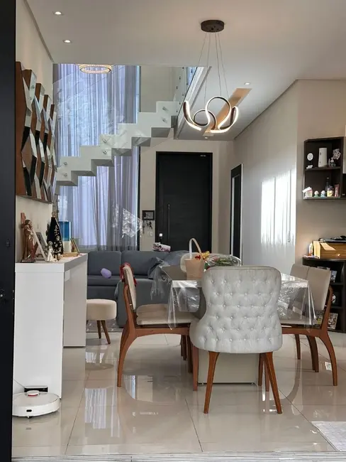 Chácara com 3 quartos à venda, 230m2 em Jardim Maria Amélia, Jacarei - SP - imagem 2 Foto 2 de Chácara com 3 quartos à venda, 230m2 em Jardim Maria Amélia, Jacarei - SP